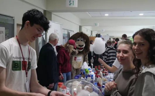 Stoisko w watą cukrową