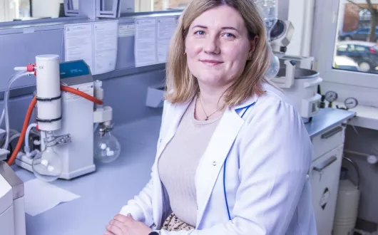 Joanna Grzelczyk w laboratorium