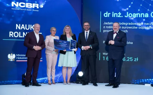 Wręczenie wyróżnienia dr inż. Joannie Grzelczyk
