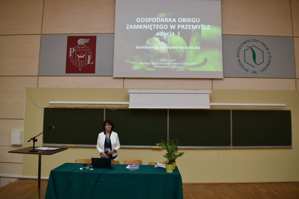 Dziekan Wydziału - prof. Diowksz rozpoczyna konferencję