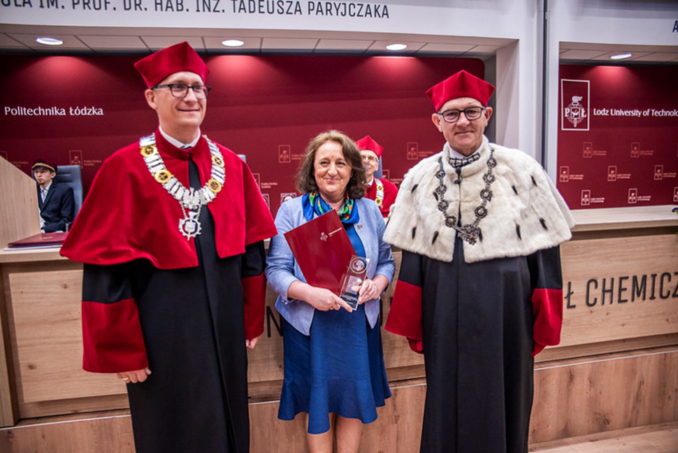 prof. dr hab. Beata Gutarowska z Rektorem i Prorektorem
