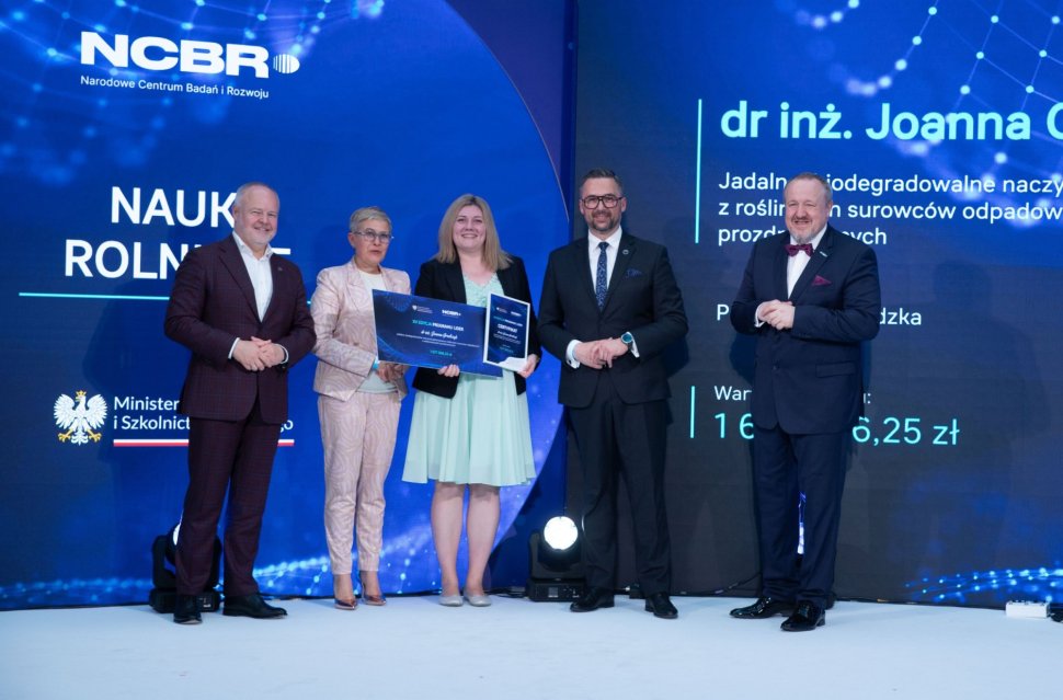 Wręczenie wyróżnienia dr inż. Joannie Grzelczyk