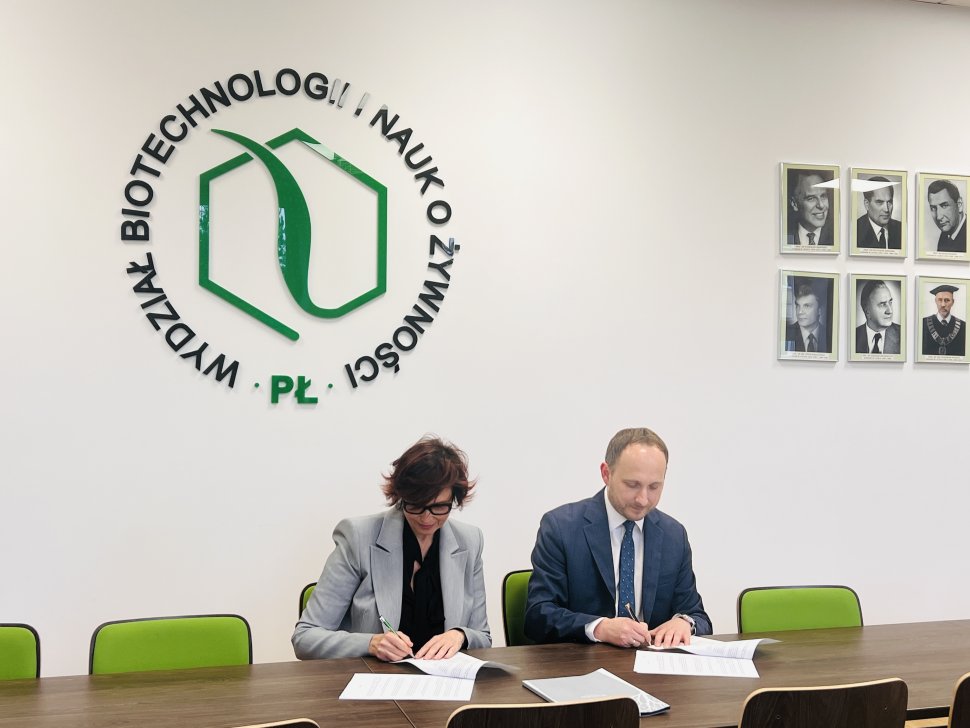 Podpisanie umowy z Polmosem Żyrardów