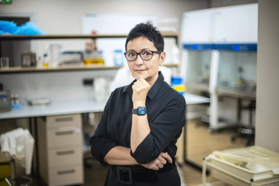 Dr Ilona Motyl w laboratorium Katedry Biotechnologii Środowiskowej